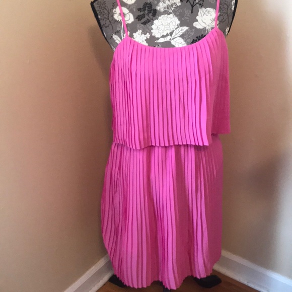 EUC Size Medium Pink Pleated Dress A1 - Picture 1 of 3